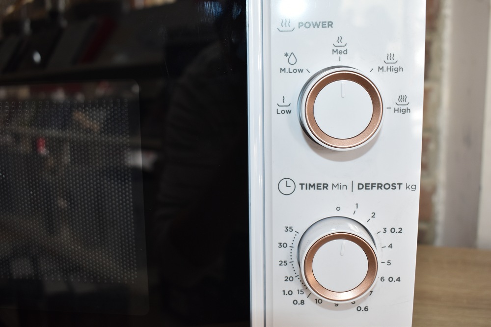 Micro-ondes Programmes Automatiques Four Micro-ondes Numérique 700W - Blanc - Cuisson Express - 6 Programmes Auto - Minuterie Four Micro Ondes 700W Numérique Blanc Fonctions Prédéfinies